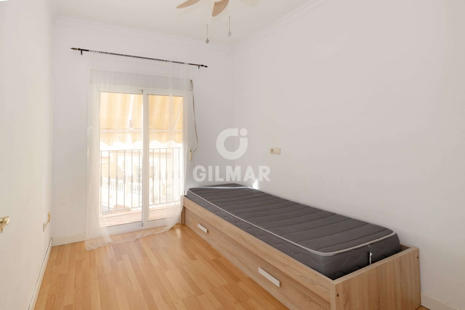 3 slaapkamer Rijtjeshuis te koop in Estepona met zwembad garage - € 575.000 (Ref: 9402678)