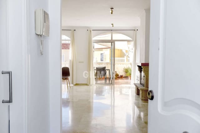 3 slaapkamer Rijtjeshuis te koop in Seghers, Estepona met zwembad garage - € 575.000 (Ref: 9402678)