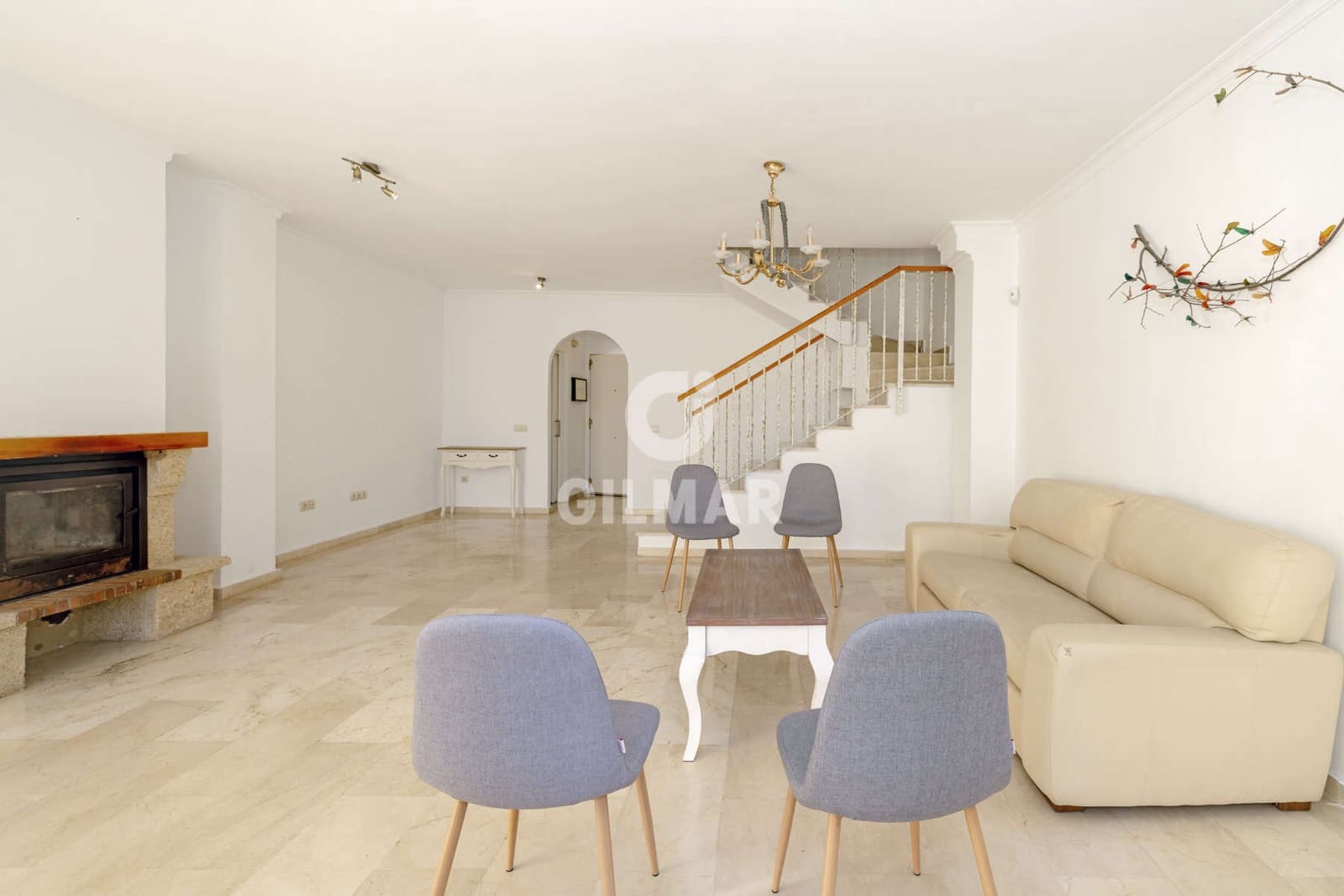 3 slaapkamer Rijtjeshuis te koop in Estepona met zwembad garage - € 575.000 (Ref: 9402678)