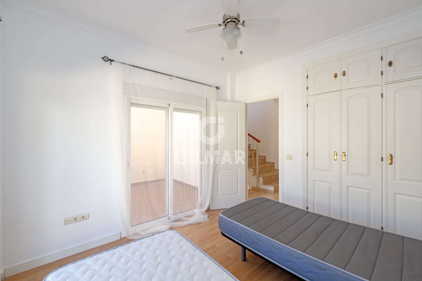 3 slaapkamer Rijtjeshuis te koop in Estepona met zwembad garage - € 575.000 (Ref: 9402678)