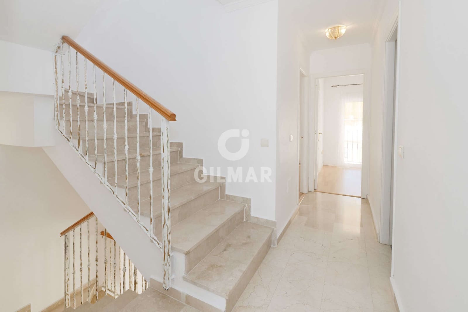 3 slaapkamer Rijtjeshuis te koop in Estepona met zwembad garage - € 575.000 (Ref: 9402678)