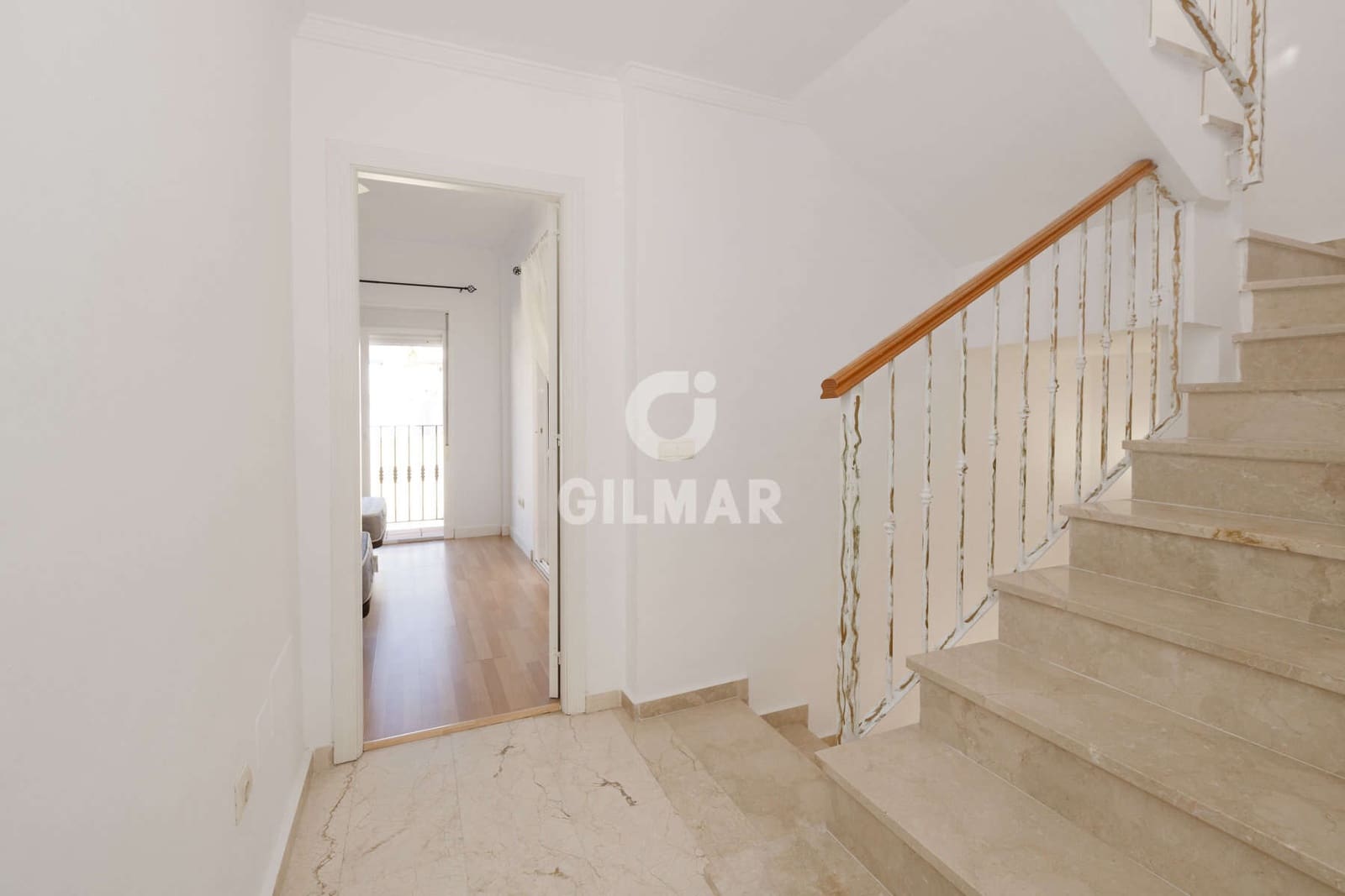 3 slaapkamer Rijtjeshuis te koop in Estepona met zwembad garage - € 575.000 (Ref: 9402678)