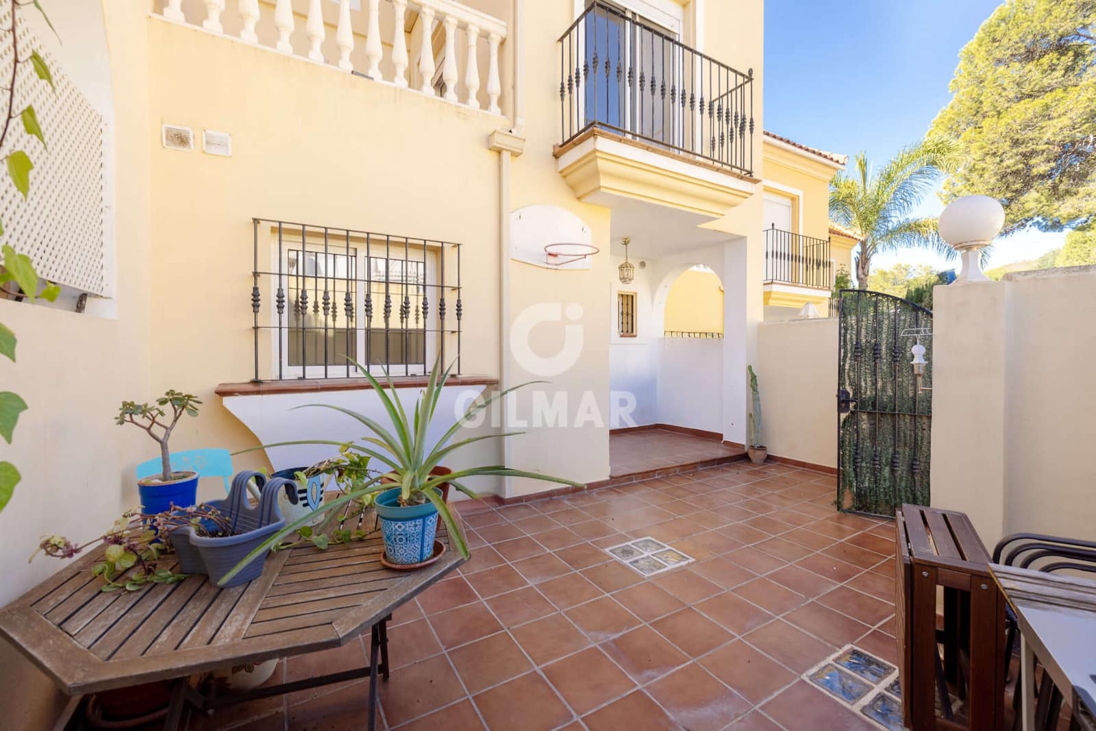 3 slaapkamer Rijtjeshuis te koop in Estepona met zwembad garage - € 575.000 (Ref: 9402678)