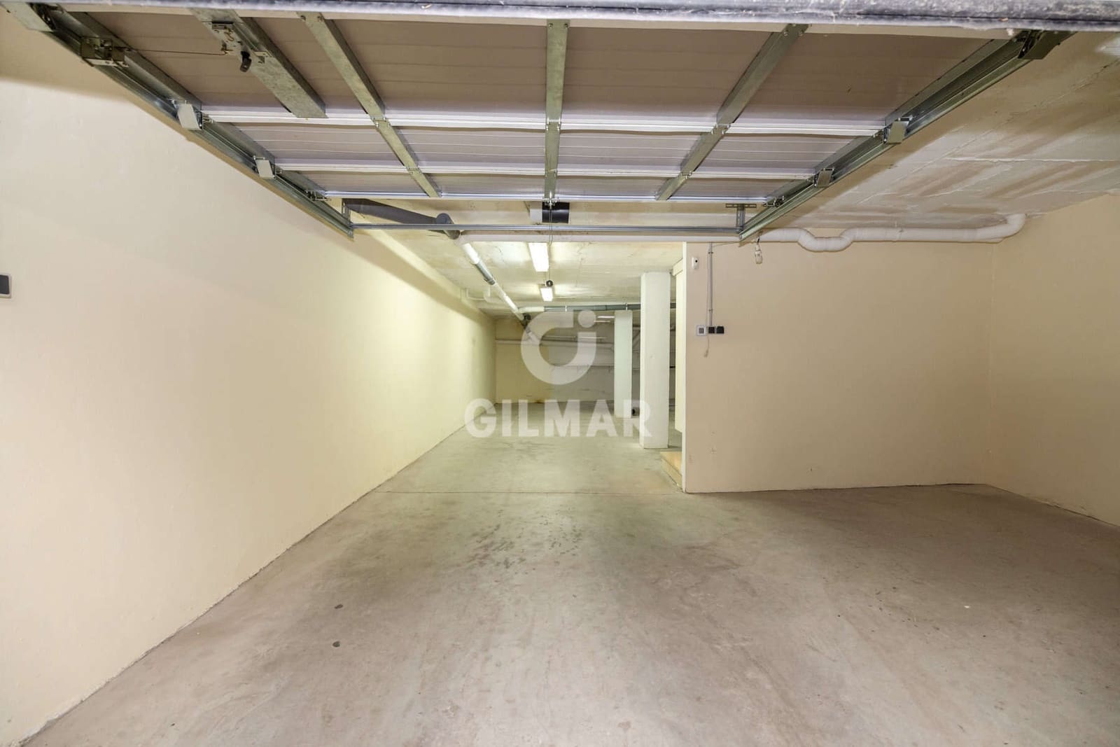 3 slaapkamer Rijtjeshuis te koop in Estepona met zwembad garage - € 575.000 (Ref: 9402678)