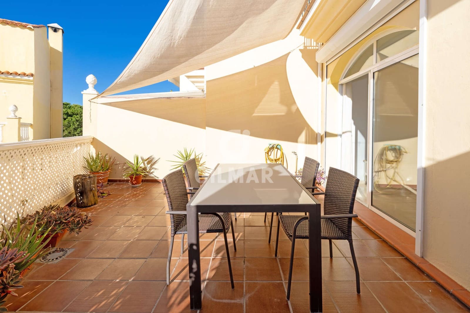 3 slaapkamer Rijtjeshuis te koop in Estepona met zwembad garage - € 575.000 (Ref: 9402678)