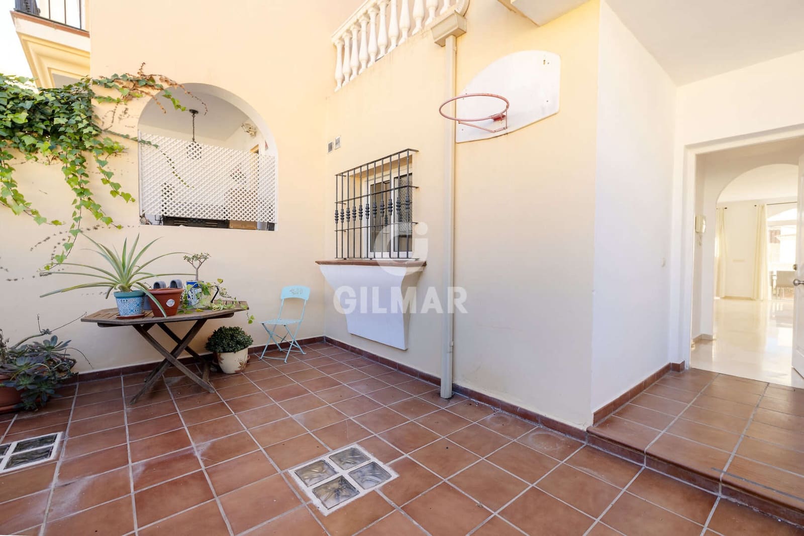 3 slaapkamer Rijtjeshuis te koop in Estepona met zwembad garage - € 575.000 (Ref: 9402678)