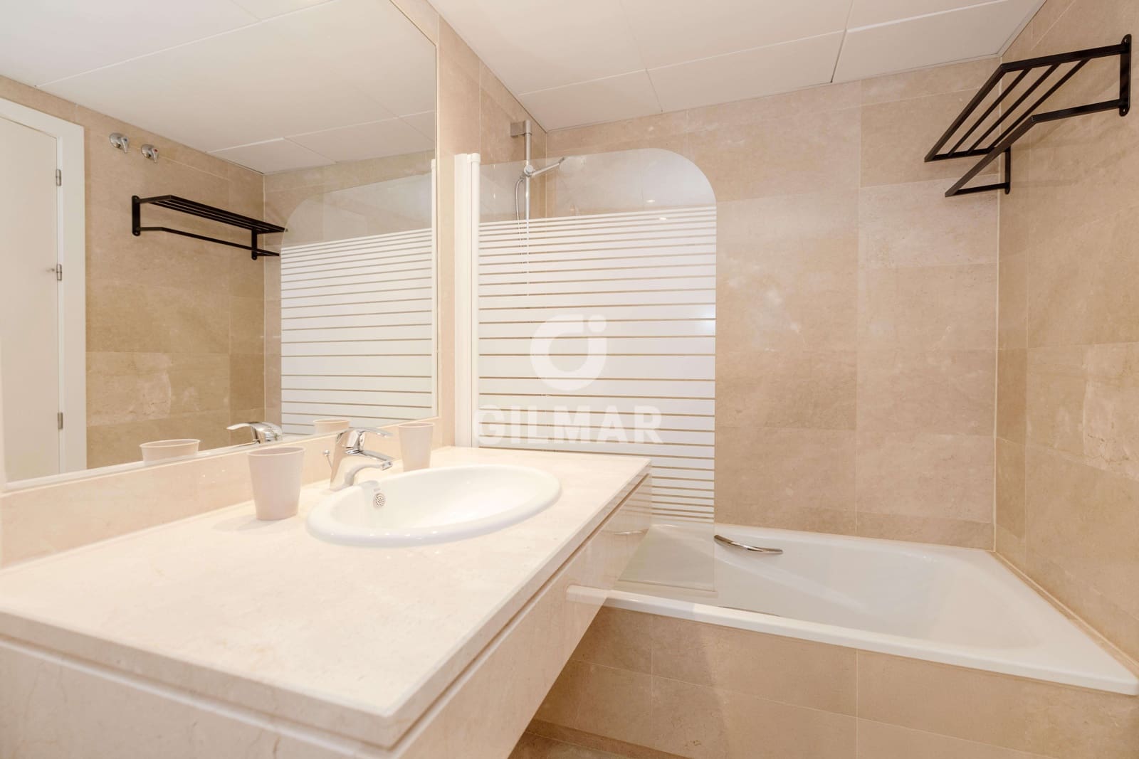 3 soveværelse Rækkehus til salg i Artola med swimmingpool garage - € 495.000 (Ref: 9402679)