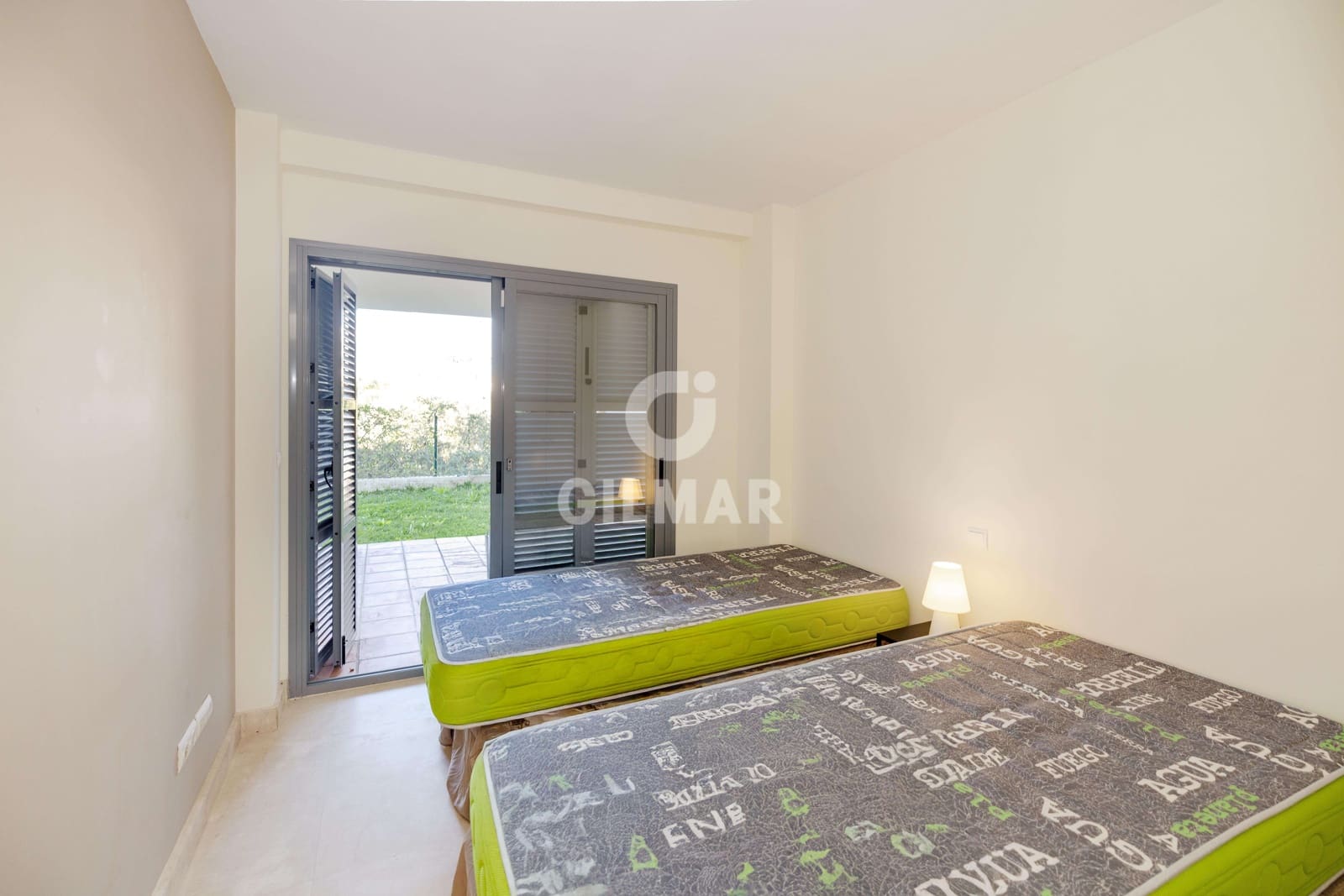 3 soveværelse Rækkehus til salg i Artola med swimmingpool garage - € 495.000 (Ref: 9402679)