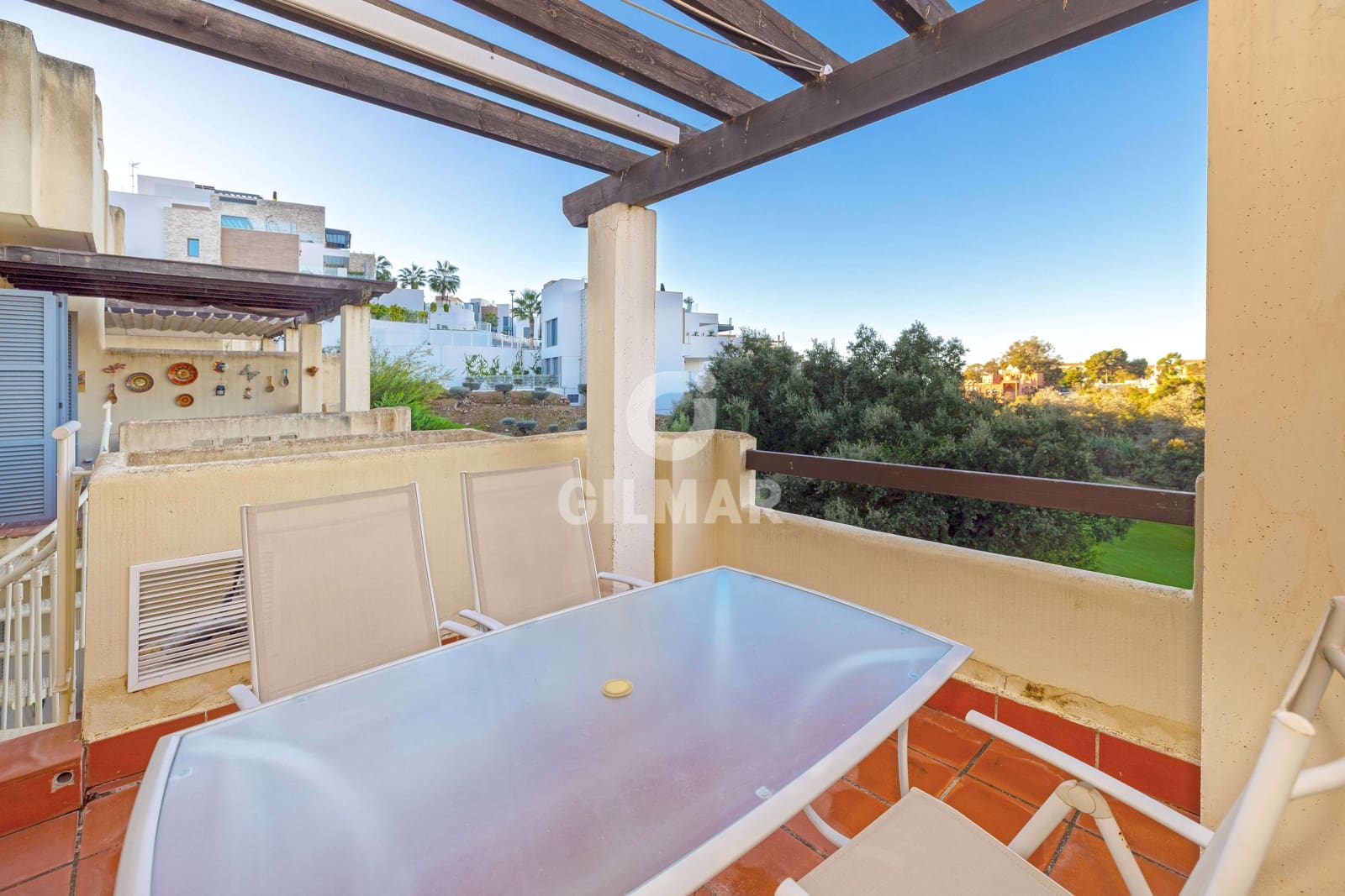 3 soveværelse Rækkehus til salg i Artola med swimmingpool garage - € 495.000 (Ref: 9402679)