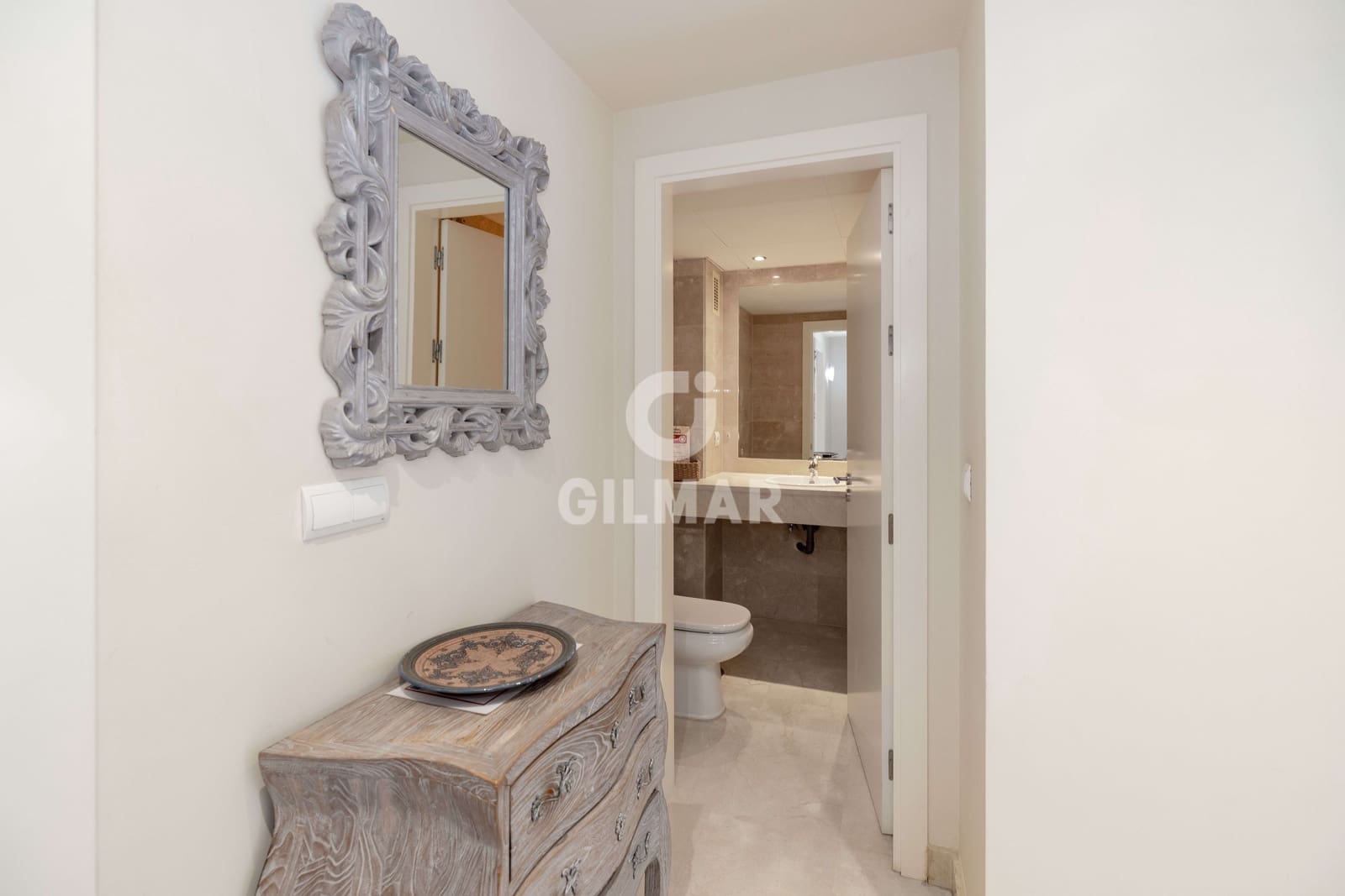 3 soveværelse Rækkehus til salg i Artola med swimmingpool garage - € 495.000 (Ref: 9402679)