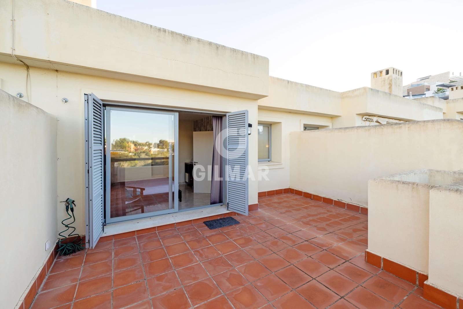 3 soveværelse Rækkehus til salg i Artola med swimmingpool garage - € 495.000 (Ref: 9402679)