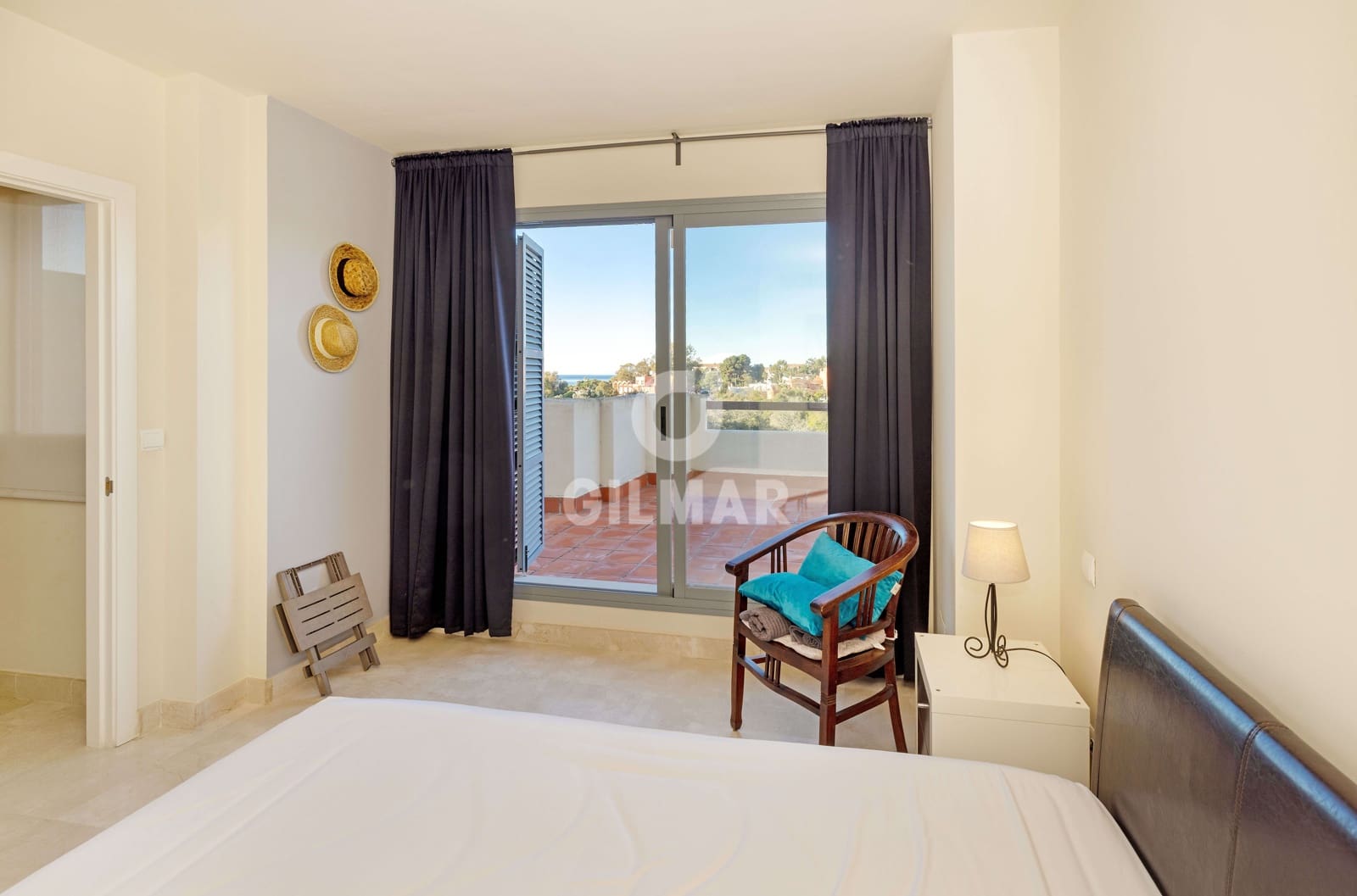 3 soveværelse Rækkehus til salg i Artola med swimmingpool garage - € 495.000 (Ref: 9402679)