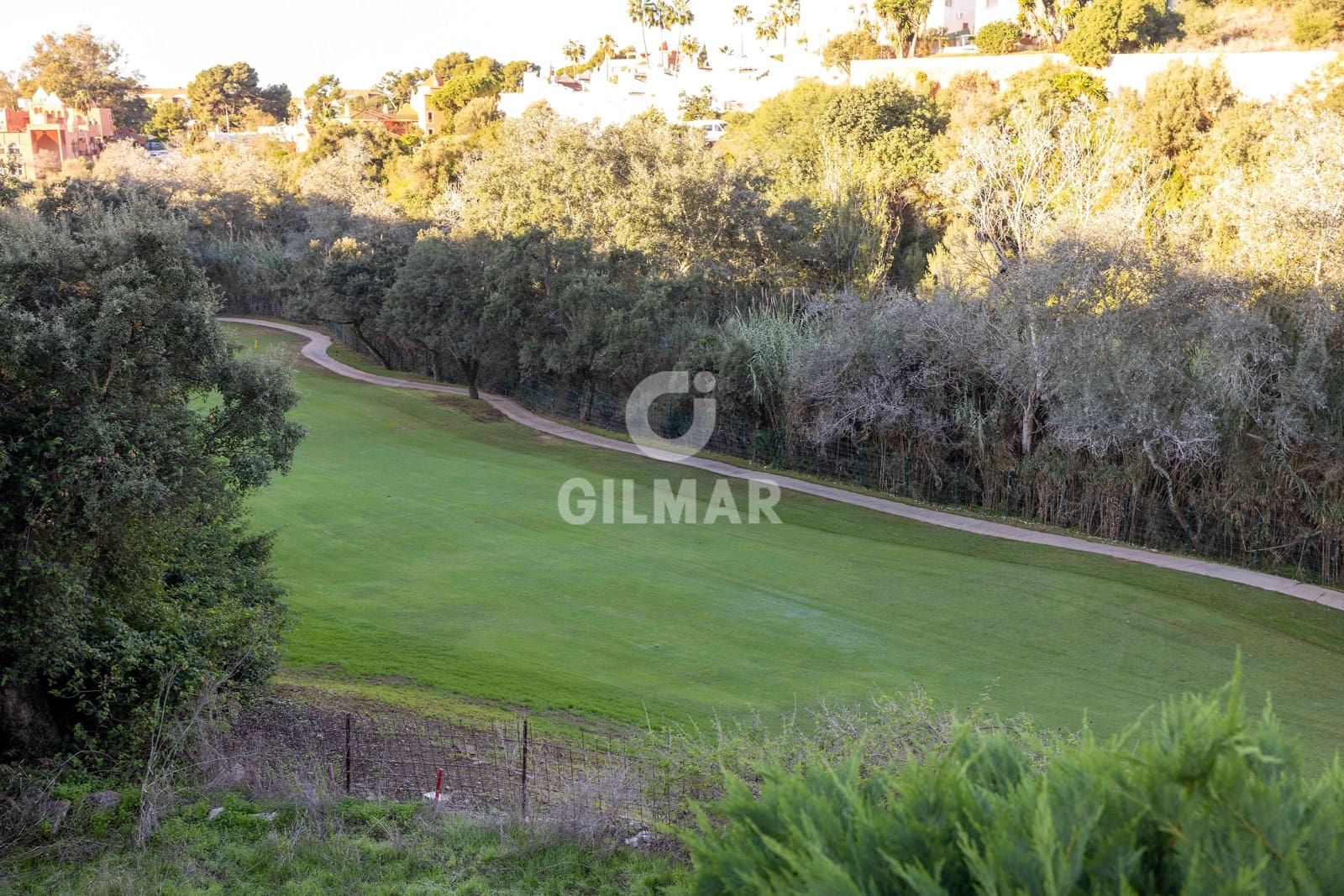 3 soveværelse Rækkehus til salg i Artola med swimmingpool garage - € 495.000 (Ref: 9402679)