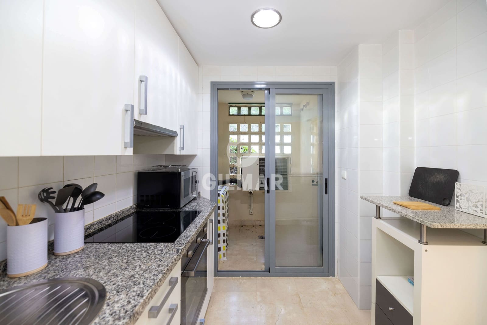 3 soveværelse Rækkehus til salg i Artola med swimmingpool garage - € 495.000 (Ref: 9402679)