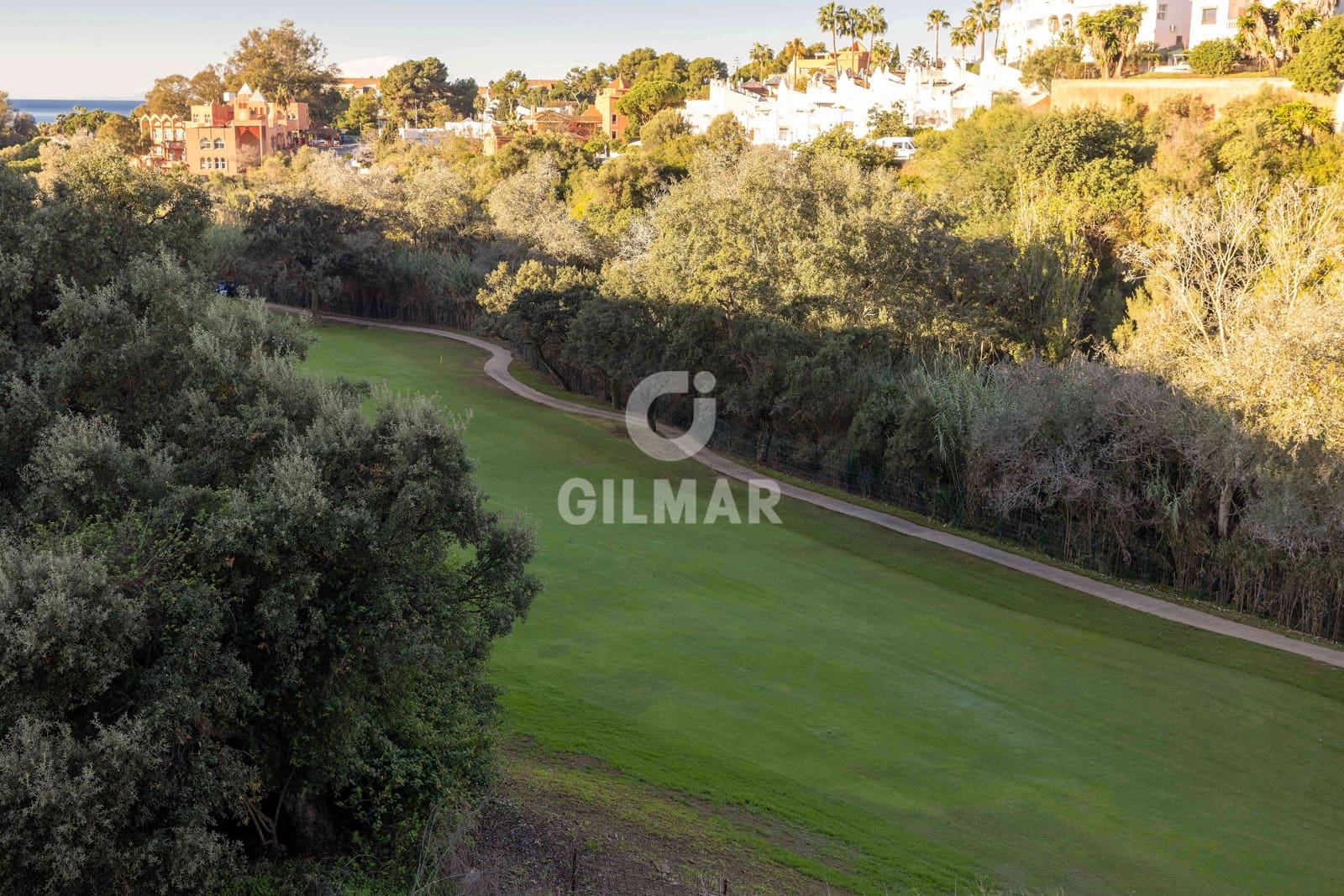 3 soveværelse Rækkehus til salg i Artola med swimmingpool garage - € 495.000 (Ref: 9402679)