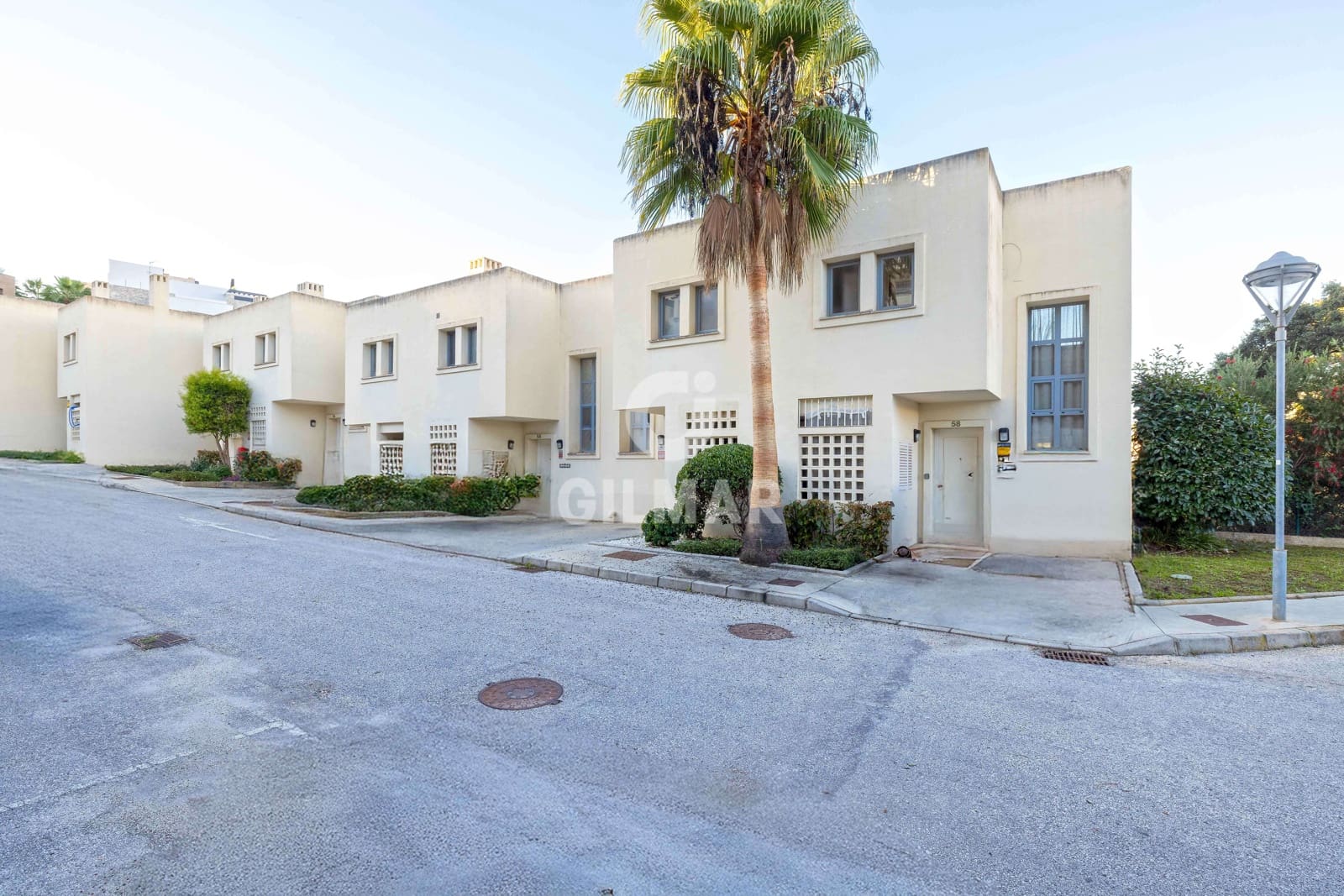 3 soveværelse Rækkehus til salg i Artola med swimmingpool garage - € 495.000 (Ref: 9402679)