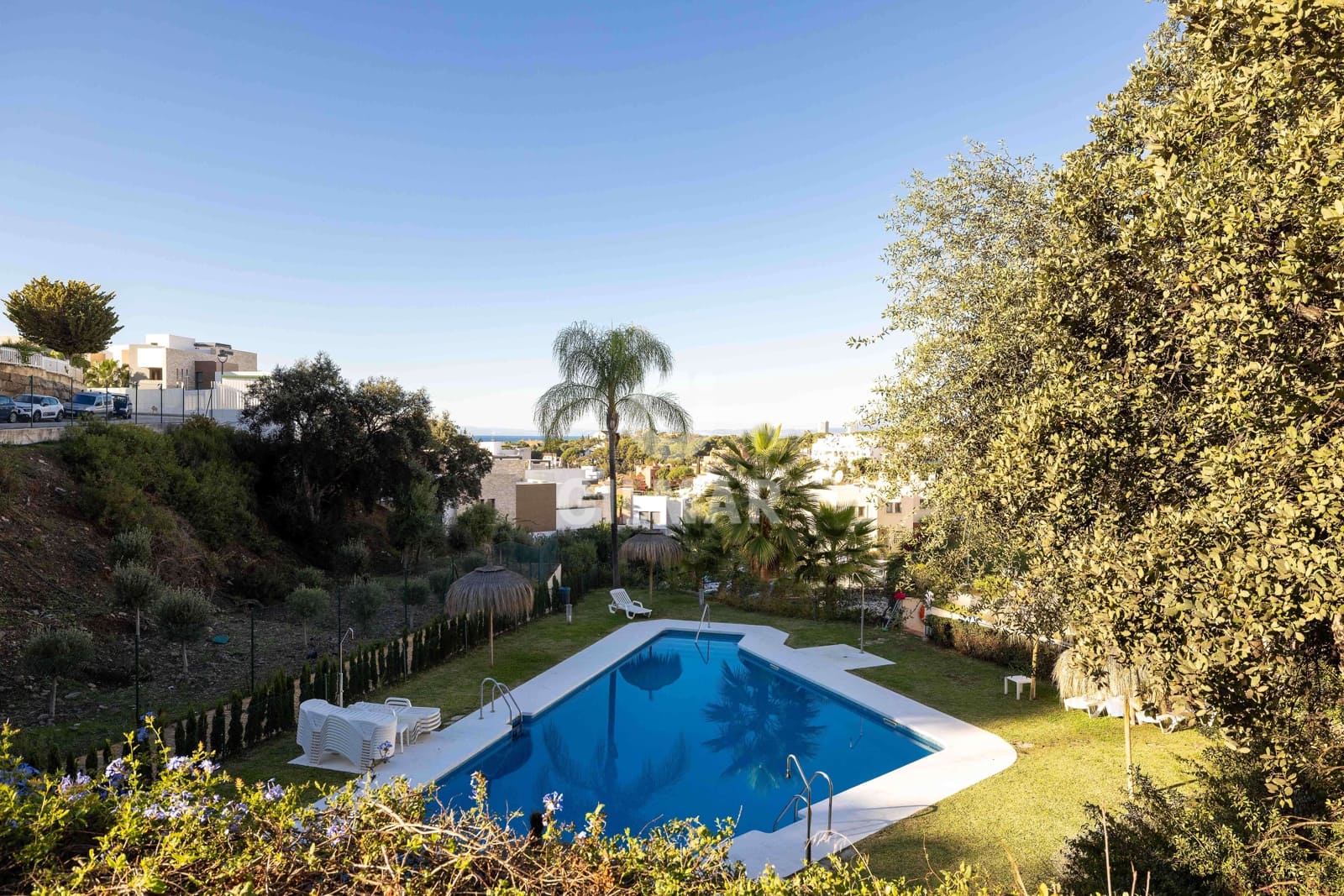 3 soveværelse Rækkehus til salg i Artola med swimmingpool garage - € 495.000 (Ref: 9402679)