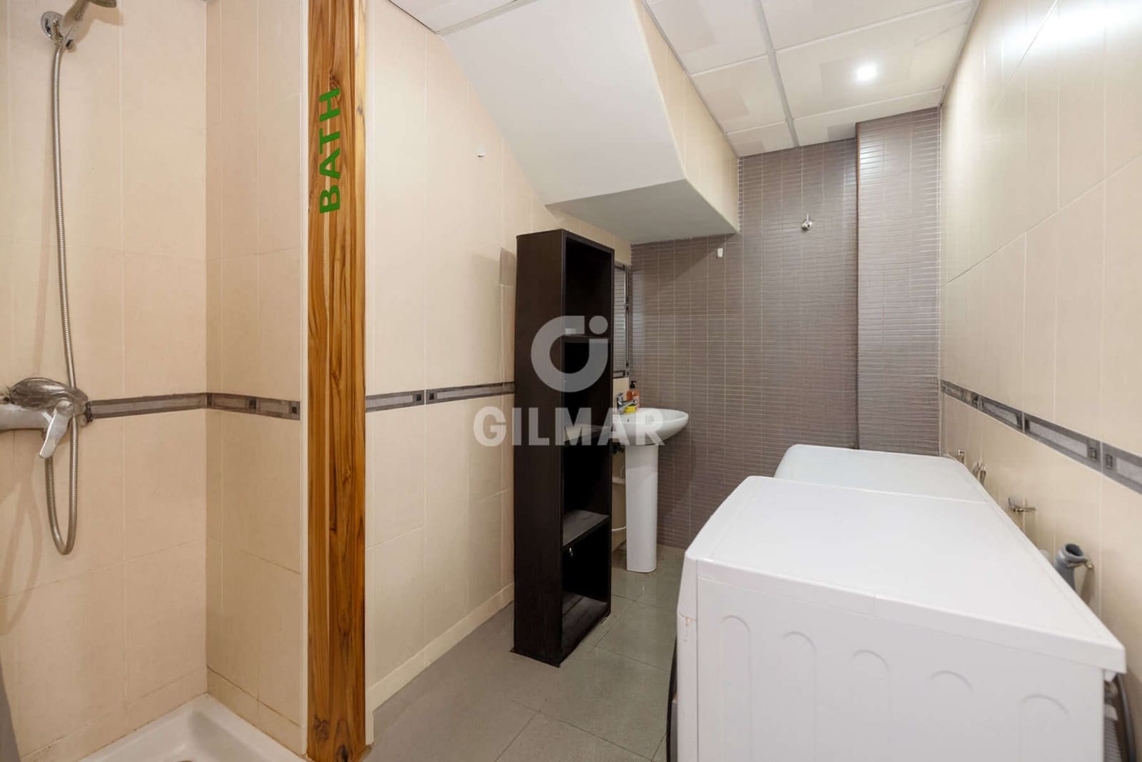 Kommersiell til salgs i Estepona - € 840 000 (Ref: 9402794)