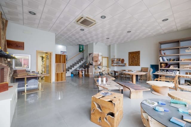 Kommersiell til salgs i Altos de Estepona, Estepona - € 840 000 (Ref: 9402794)