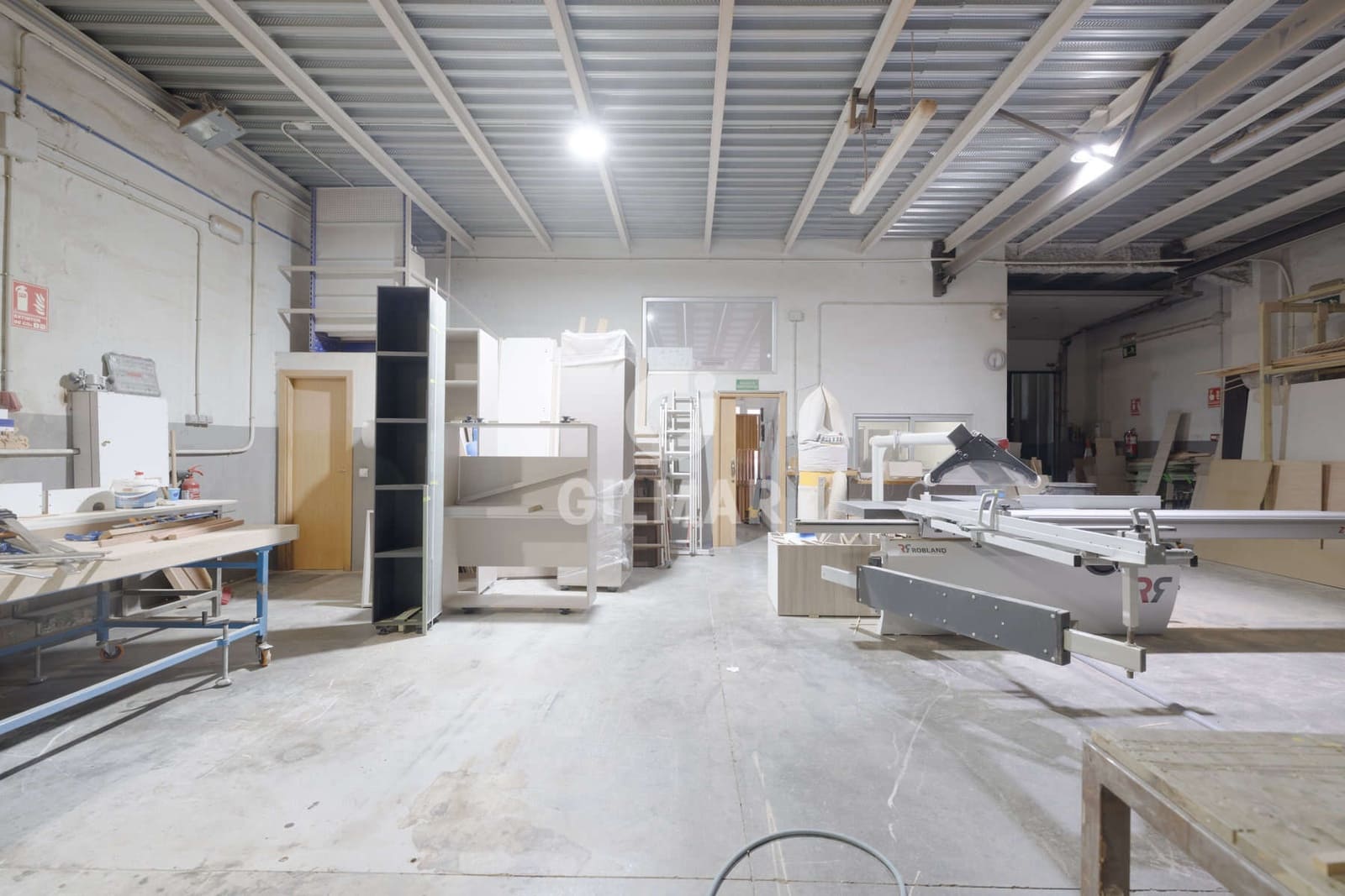 Kommersiell til salgs i Estepona - € 840 000 (Ref: 9402794)