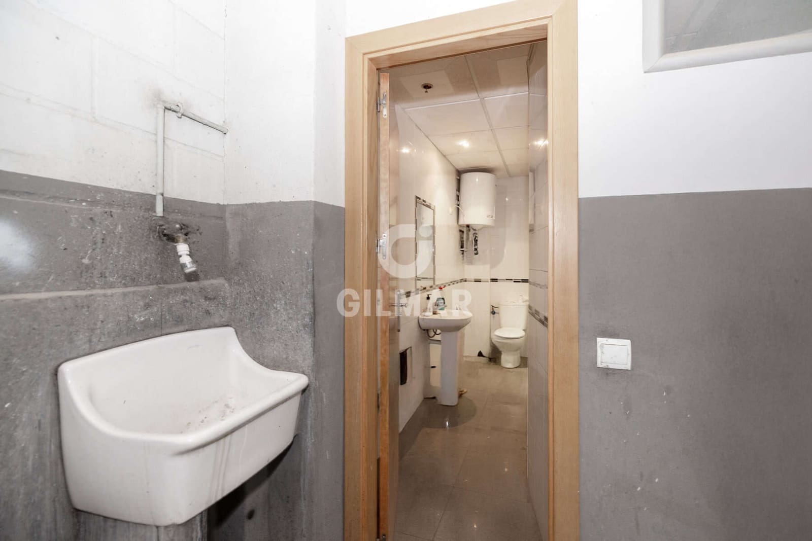 Kommersiell til salgs i Estepona - € 840 000 (Ref: 9402794)