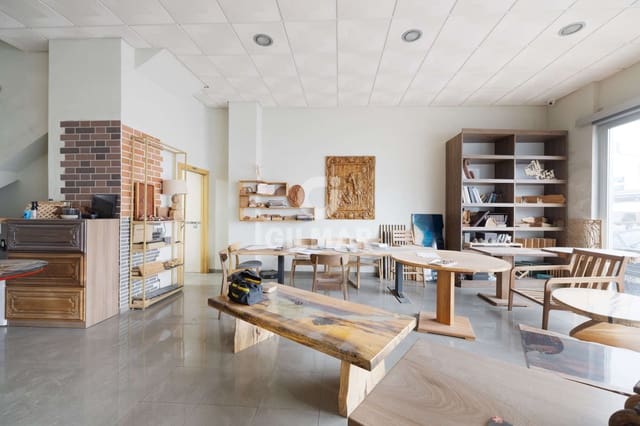 Kommersiell til salgs i Altos de Estepona, Estepona - € 840 000 (Ref: 9402794)