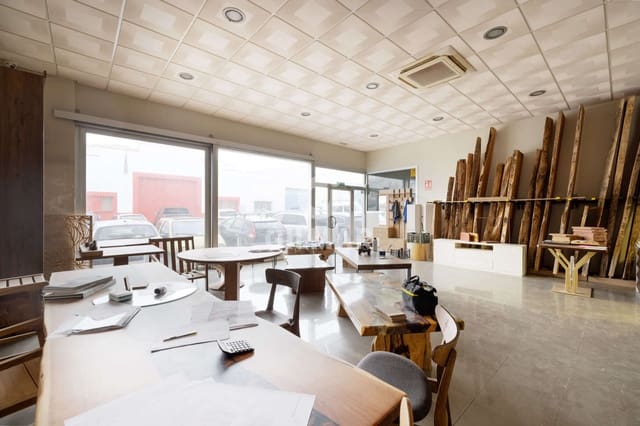 Kommersiell til salgs i Altos de Estepona, Estepona - € 840 000 (Ref: 9402794)