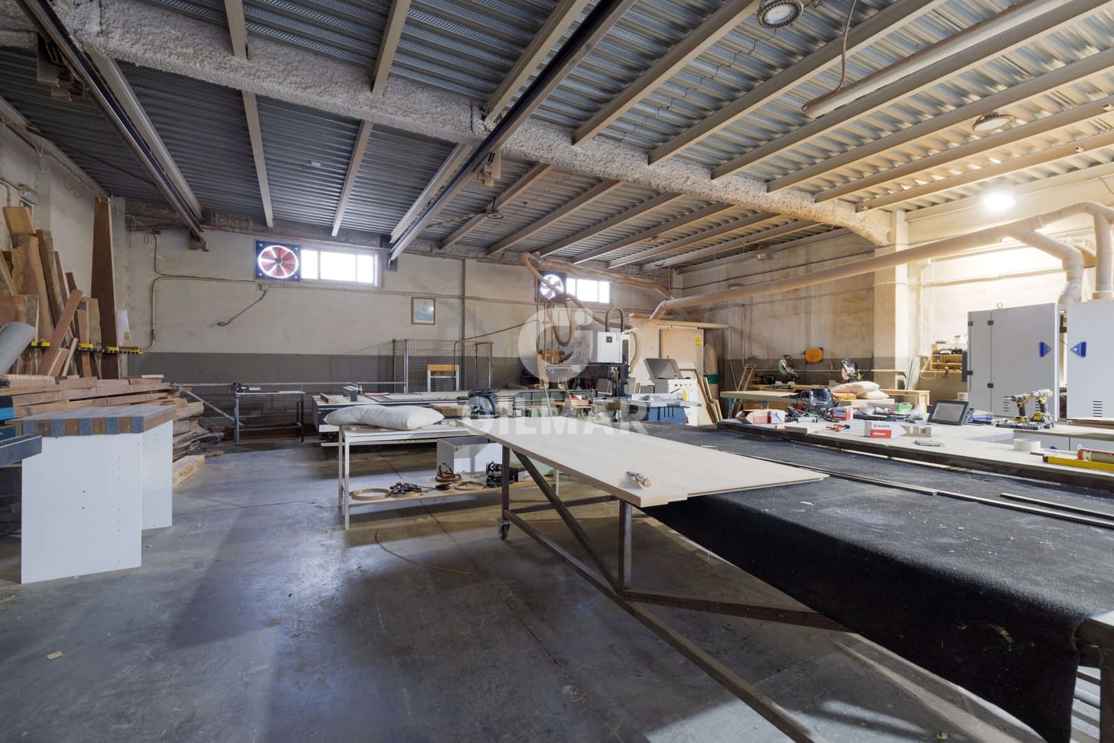 Kommersiell til salgs i Estepona - € 840 000 (Ref: 9402794)