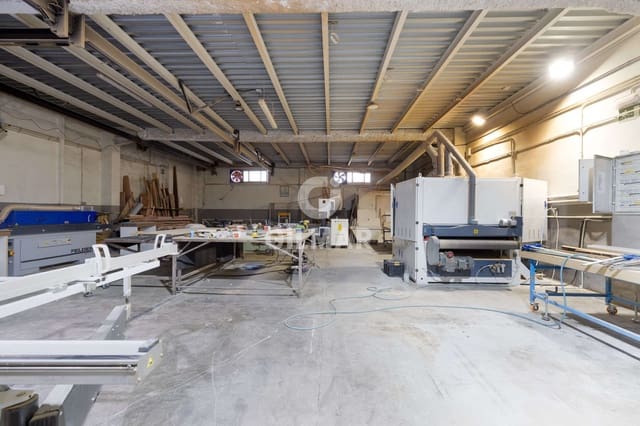 Kommersiell til salgs i Altos de Estepona, Estepona - € 840 000 (Ref: 9402794)