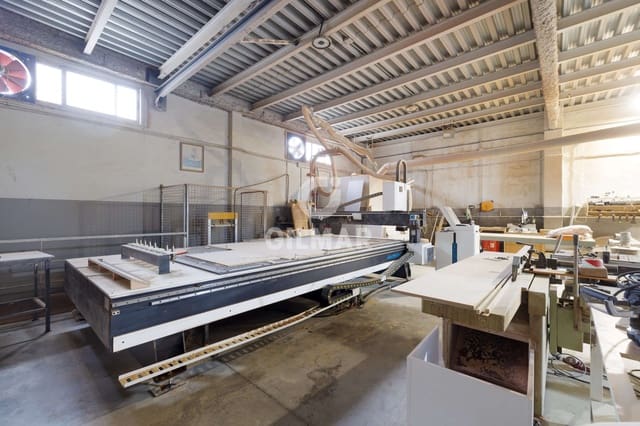 Kommersiell til salgs i Altos de Estepona, Estepona - € 840 000 (Ref: 9402794)