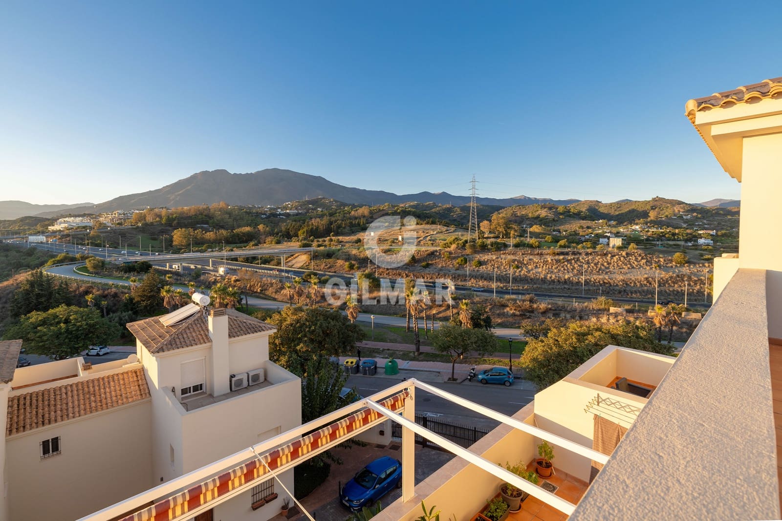 Ático de 3 habitaciones en Estepona en venta con piscina garaje - 425.000 € (Ref: 9409682)