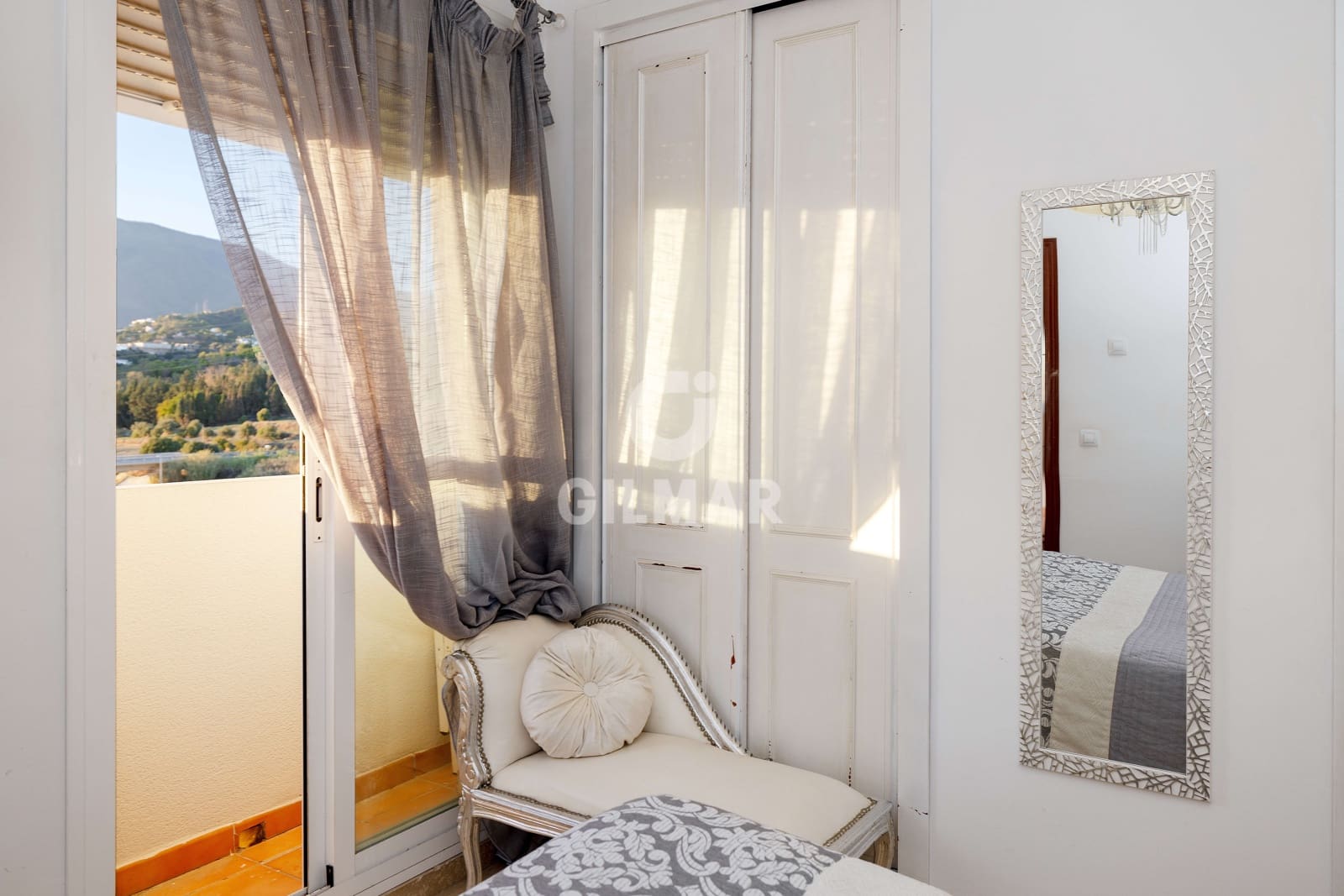 Ático de 3 habitaciones en Estepona en venta con piscina garaje - 425.000 € (Ref: 9409682)