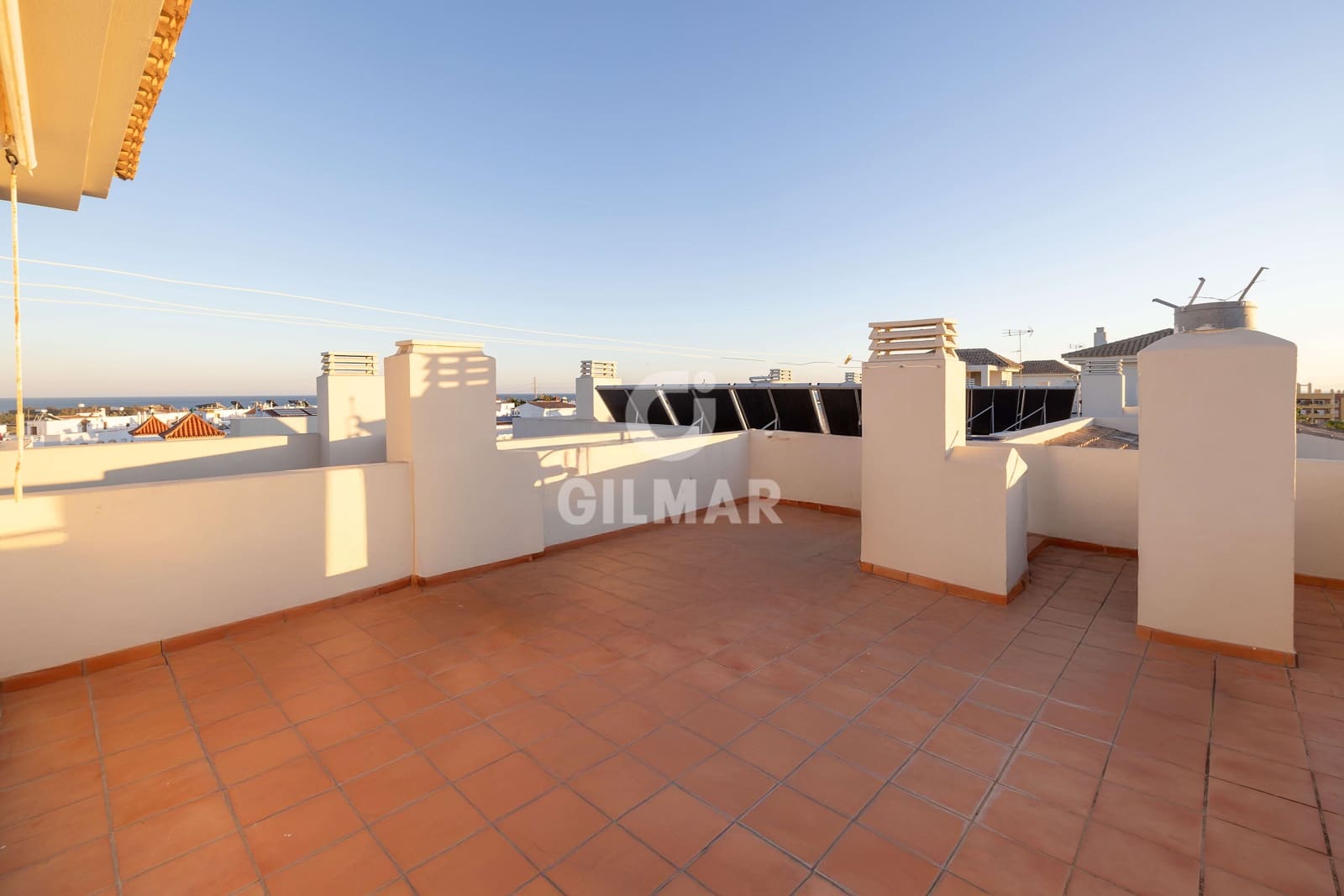 Ático de 3 habitaciones en Estepona en venta con piscina garaje - 425.000 € (Ref: 9409682)