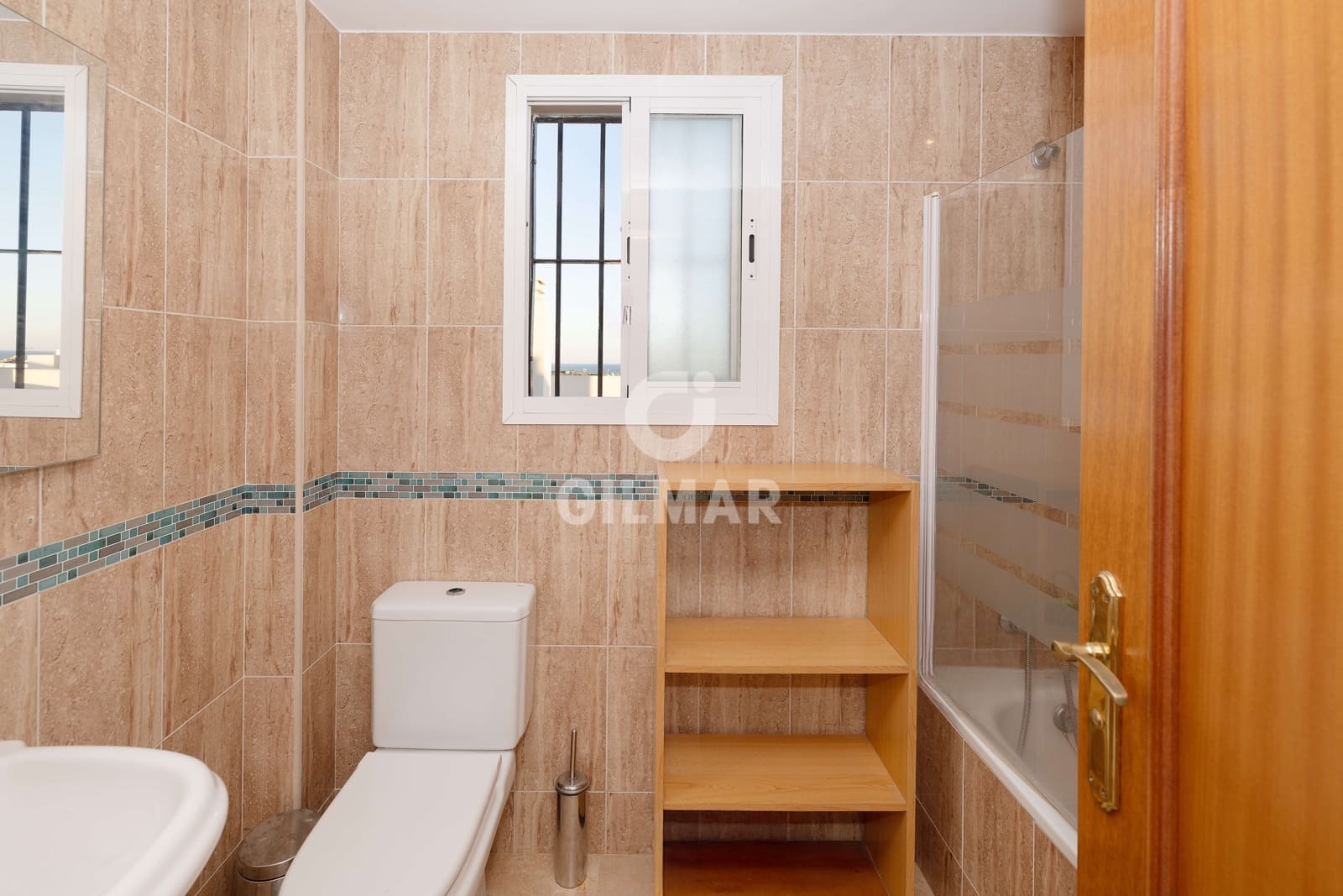 Ático de 3 habitaciones en Estepona en venta con piscina garaje - 425.000 € (Ref: 9409682)