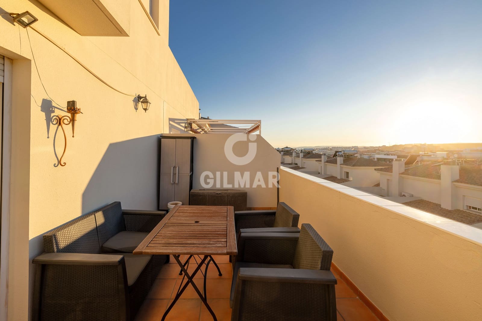 Ático de 3 habitaciones en Estepona en venta con piscina garaje - 425.000 € (Ref: 9409682)