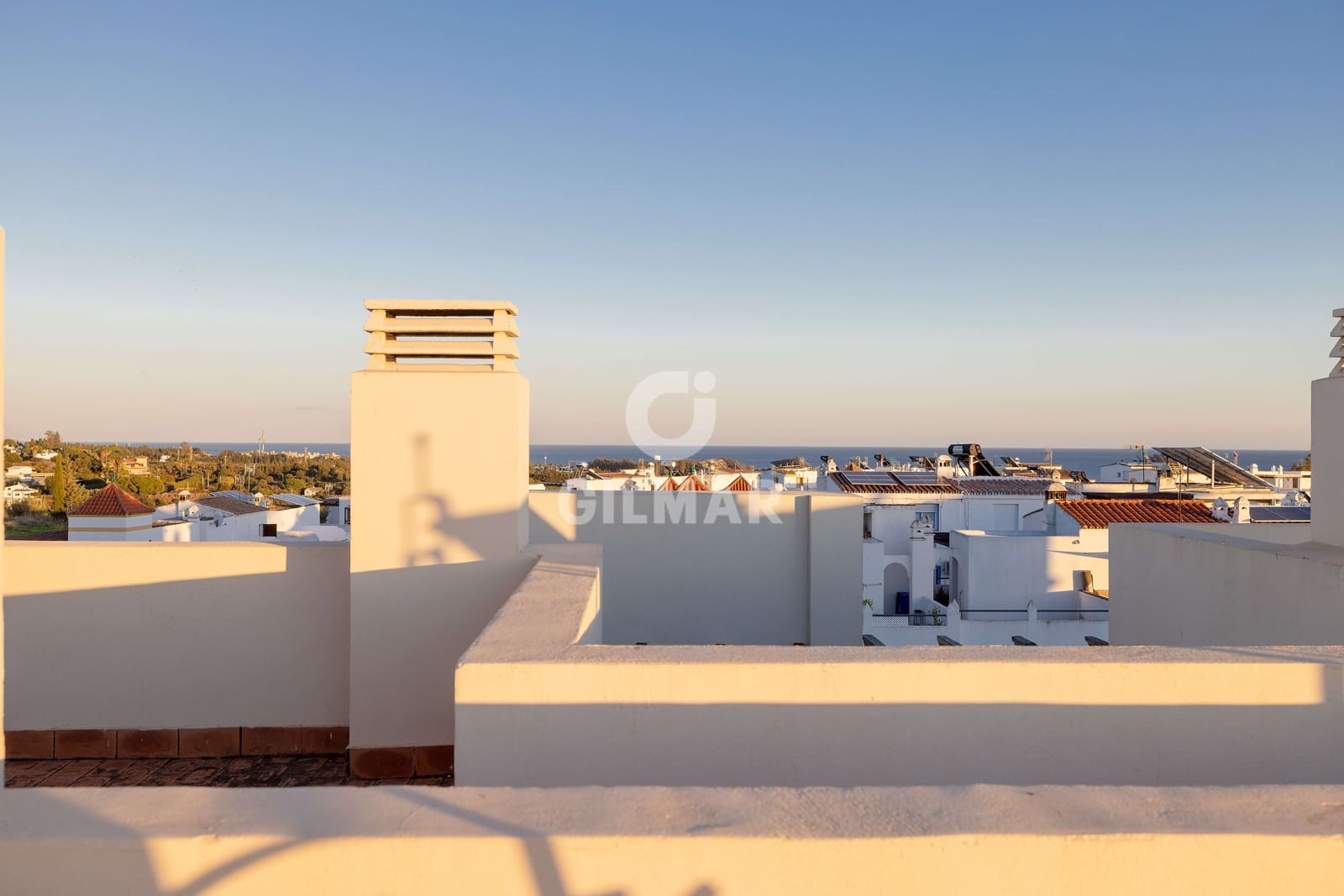 Ático de 3 habitaciones en Estepona en venta con piscina garaje - 425.000 € (Ref: 9409682)