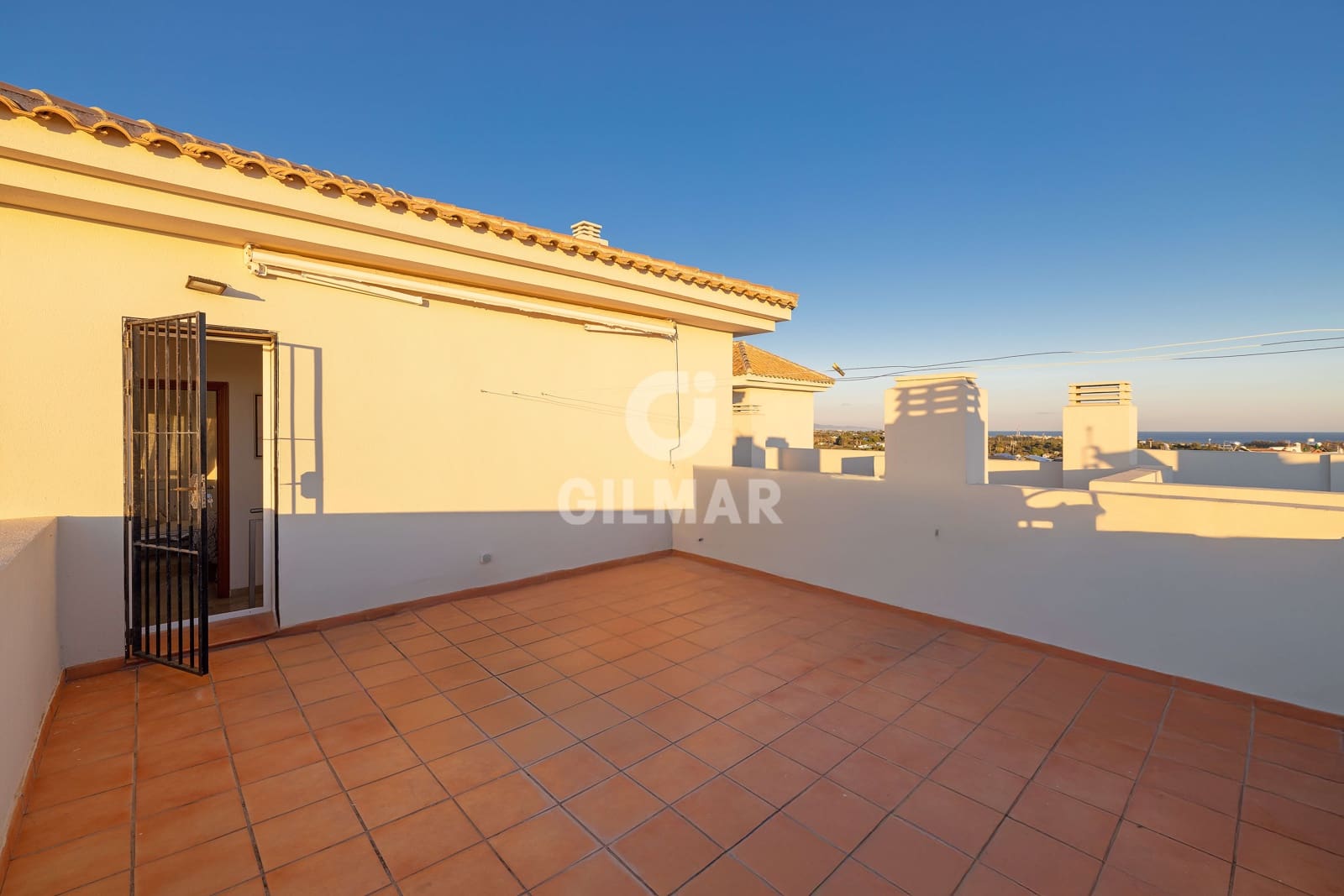 Ático de 3 habitaciones en Estepona en venta con piscina garaje - 425.000 € (Ref: 9409682)