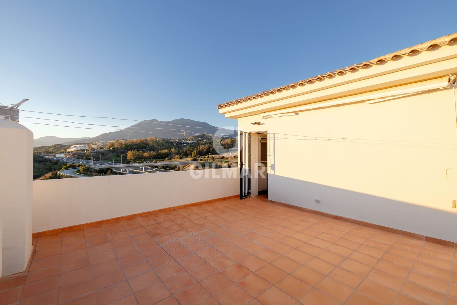 Ático de 3 habitaciones en Estepona en venta con piscina garaje - 425.000 € (Ref: 9409682)