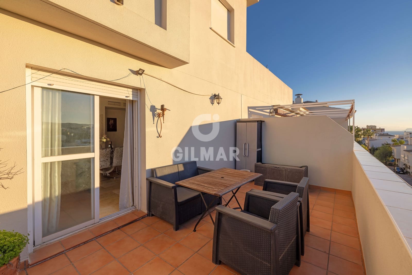 Ático de 3 habitaciones en Estepona en venta con piscina garaje - 425.000 € (Ref: 9409682)