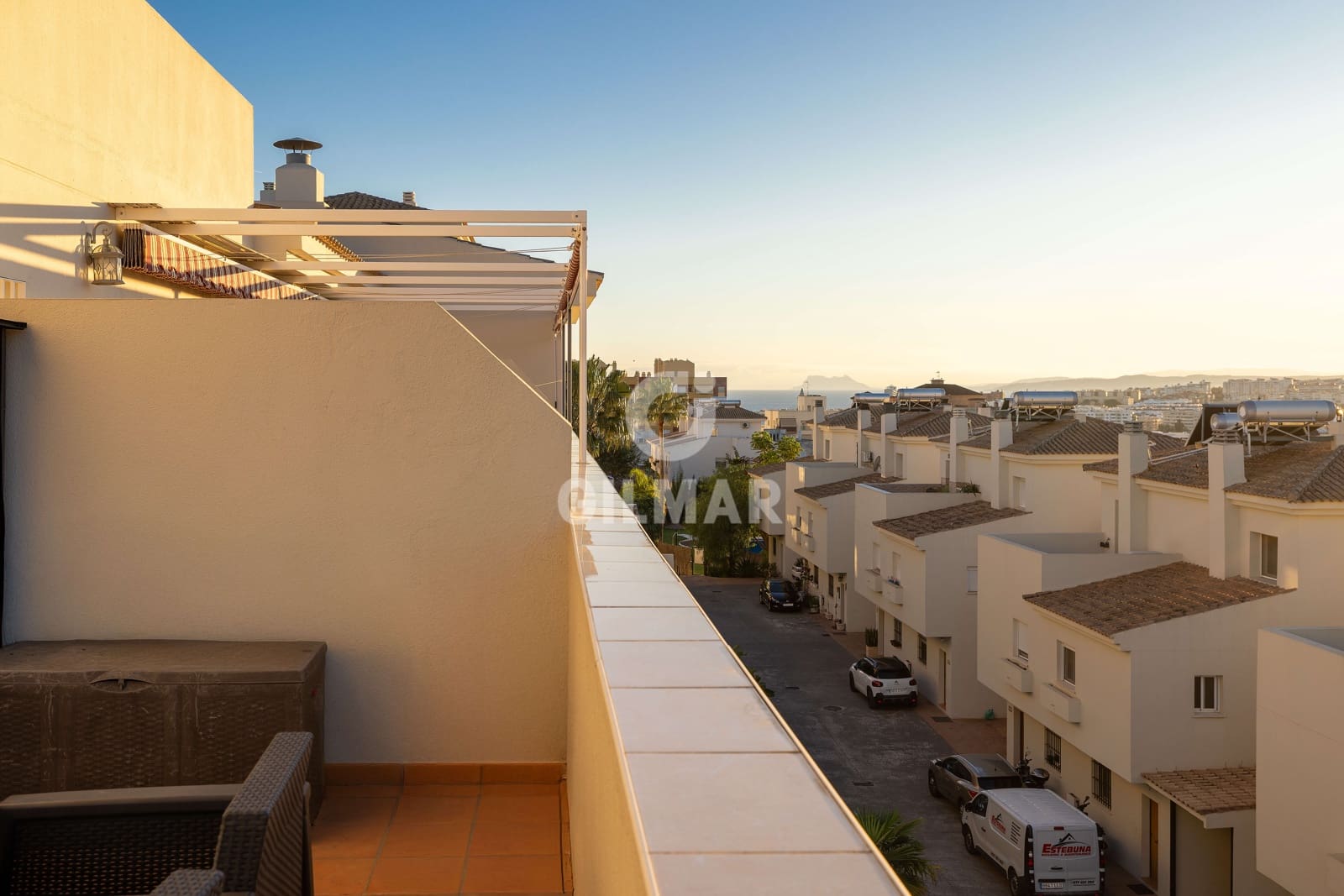 Ático de 3 habitaciones en Estepona en venta con piscina garaje - 425.000 € (Ref: 9409682)