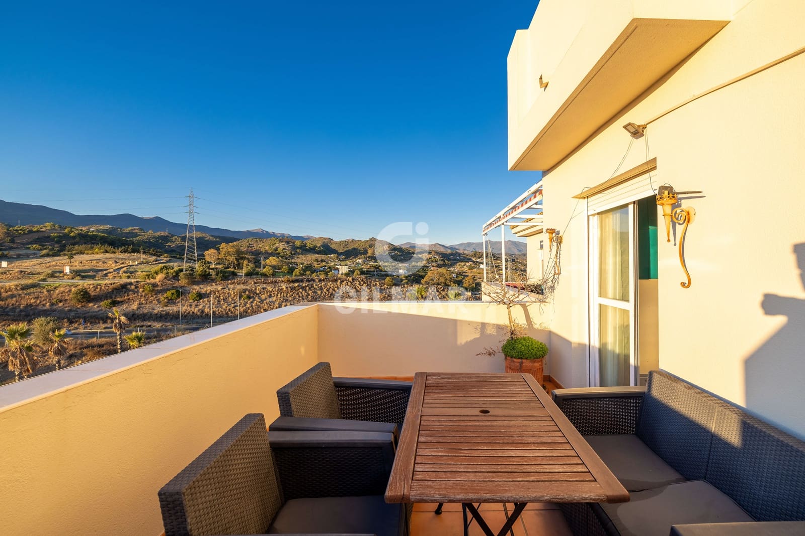 Ático de 3 habitaciones en Estepona en venta con piscina garaje - 425.000 € (Ref: 9409682)