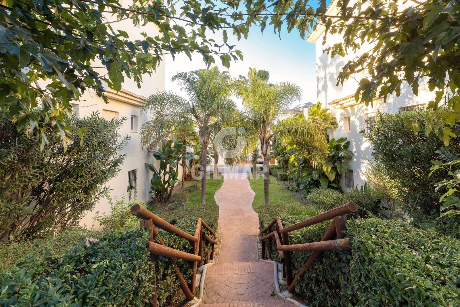 Ático de 3 habitaciones en Estepona en venta con piscina garaje - 425.000 € (Ref: 9409682)