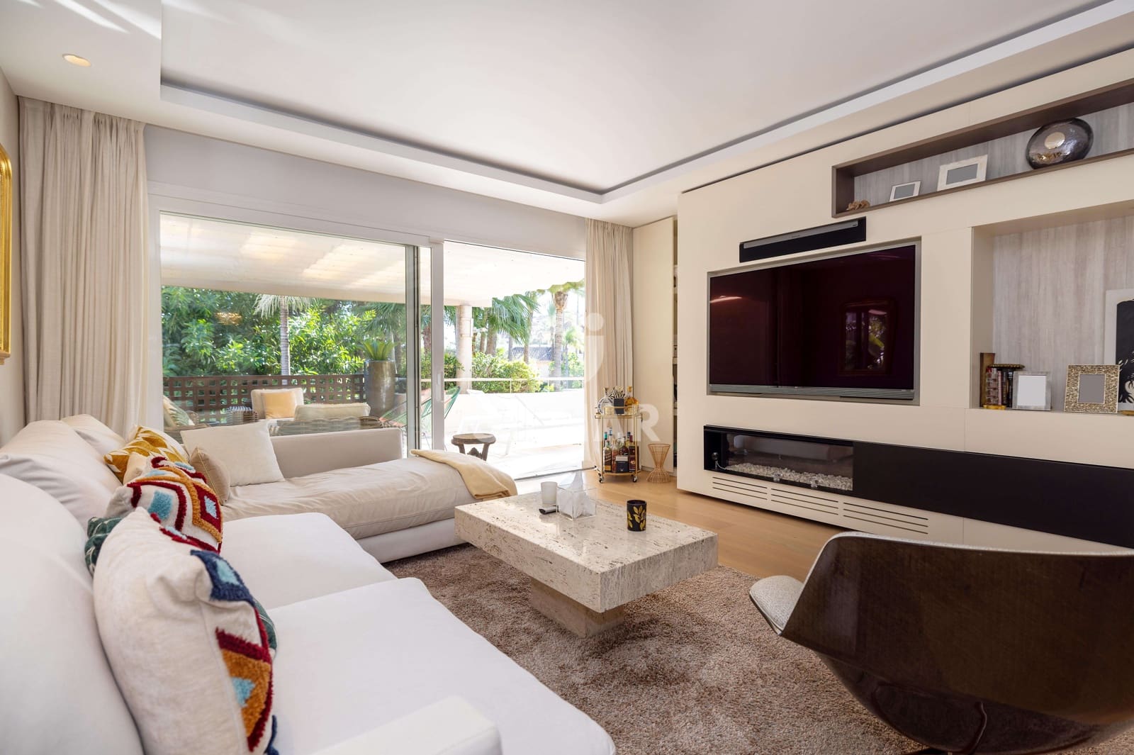 2 bedroom Flat for sale in Rio Real with pool garage - € 860,000 (Ref: 9412744)