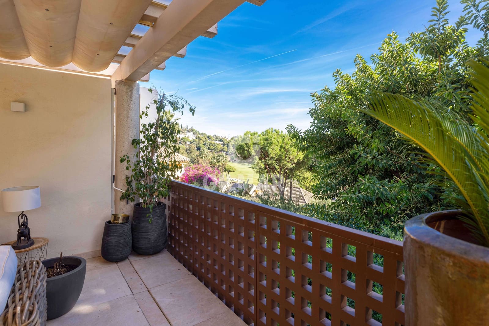 2 bedroom Flat for sale in Rio Real with pool garage - € 860,000 (Ref: 9412744)