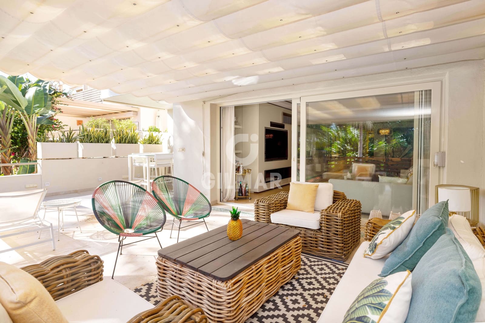 2 bedroom Flat for sale in Rio Real with pool garage - € 860,000 (Ref: 9412744)