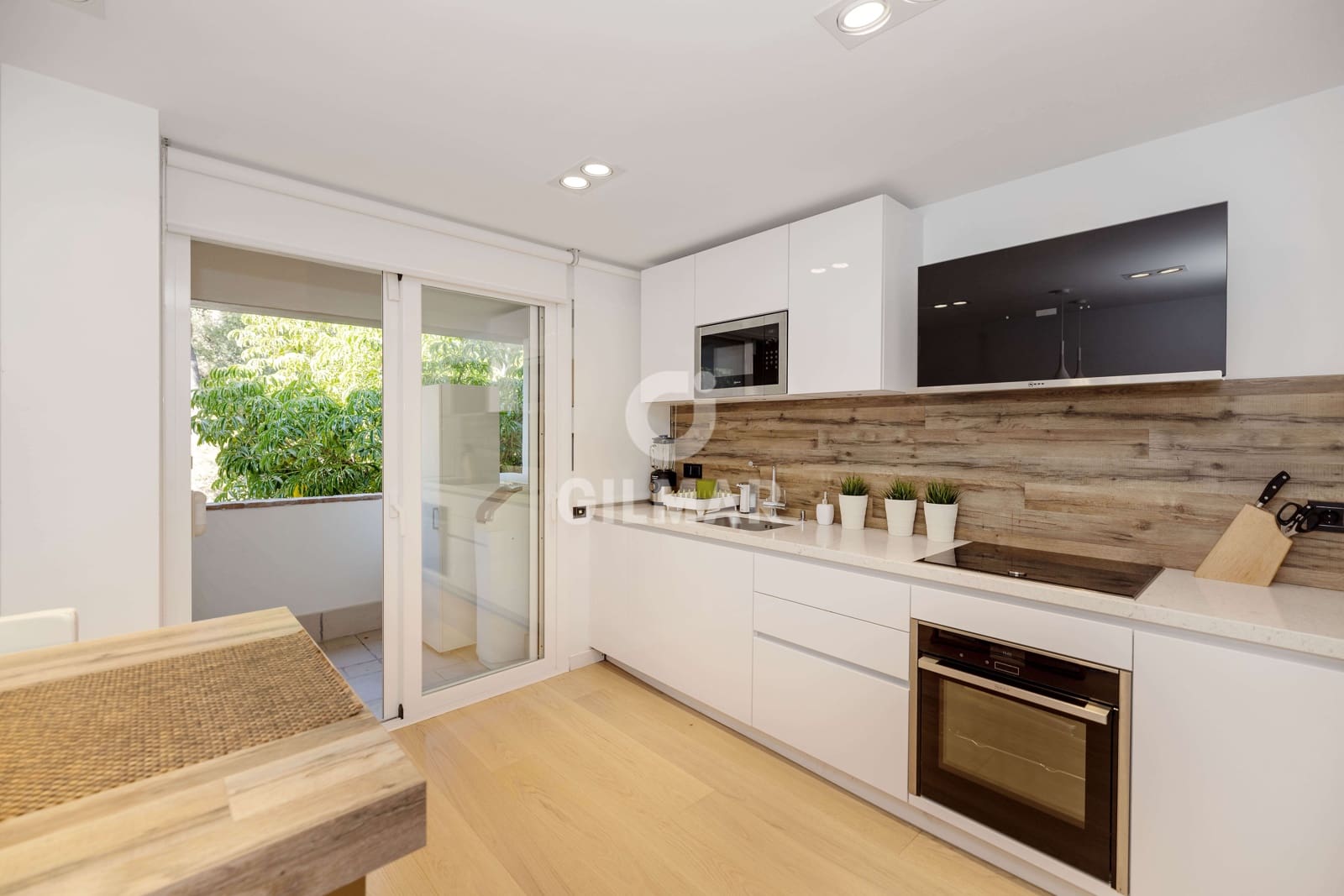 2 bedroom Flat for sale in Rio Real with pool garage - € 860,000 (Ref: 9412744)