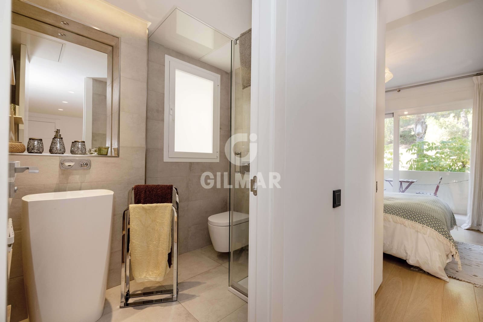 2 bedroom Flat for sale in Rio Real with pool garage - € 860,000 (Ref: 9412744)