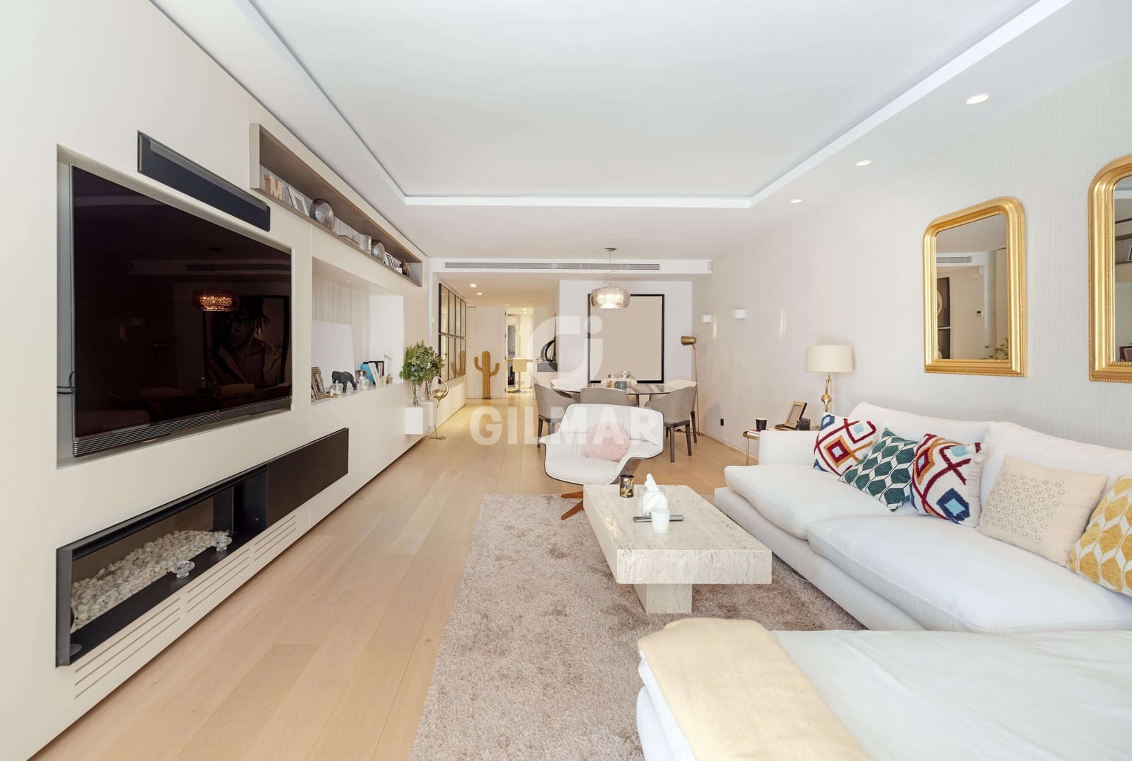 2 bedroom Flat for sale in Rio Real with pool garage - € 860,000 (Ref: 9412744)