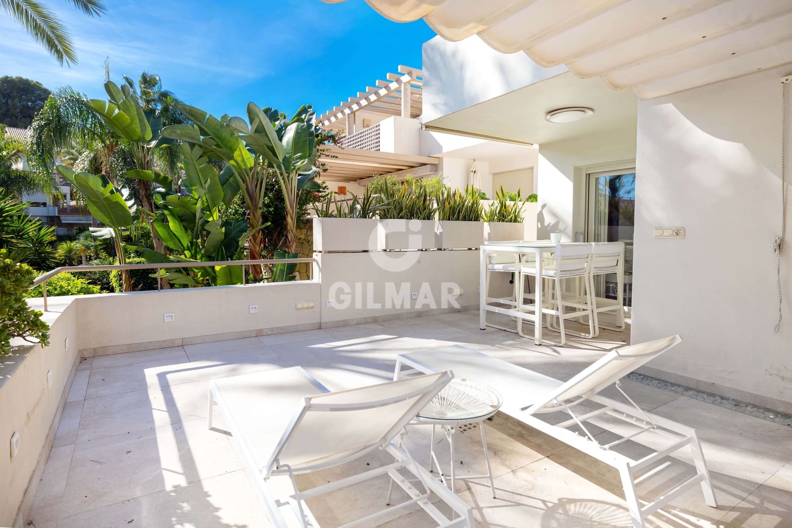 2 bedroom Flat for sale in Rio Real with pool garage - € 860,000 (Ref: 9412744)