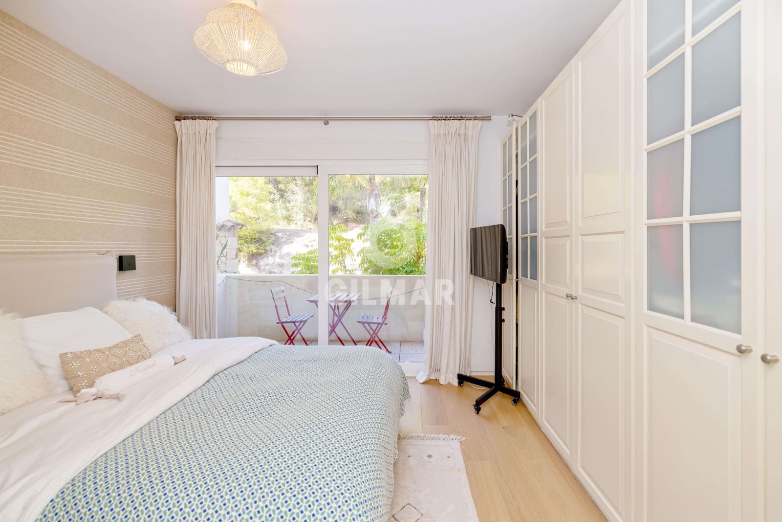 2 bedroom Flat for sale in Rio Real with pool garage - € 860,000 (Ref: 9412744)